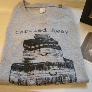 Meegesleurd-handgemaakt, limited edition, zijde-scherm T-shirt