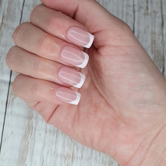 short french manicure | Gel nails french, French manicure nails, French tip  acrylic nails