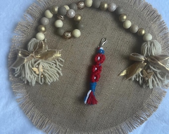 Llavero con flor de macramé