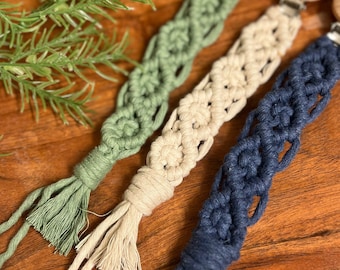 Clip para chupete de macramé