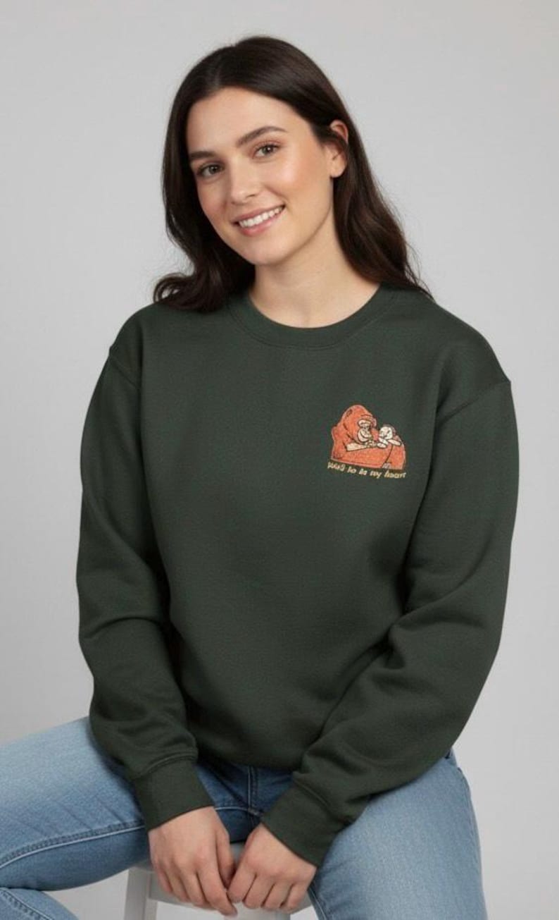 Camisa, sudadera o sudadera con capucha bordada de Tarzán y Kala de Disney / En mi corazón imagen 3