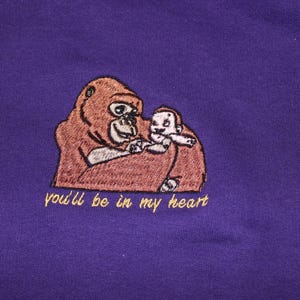 Camisa, sudadera o sudadera con capucha bordada de Tarzán y Kala de Disney / En mi corazón Purple