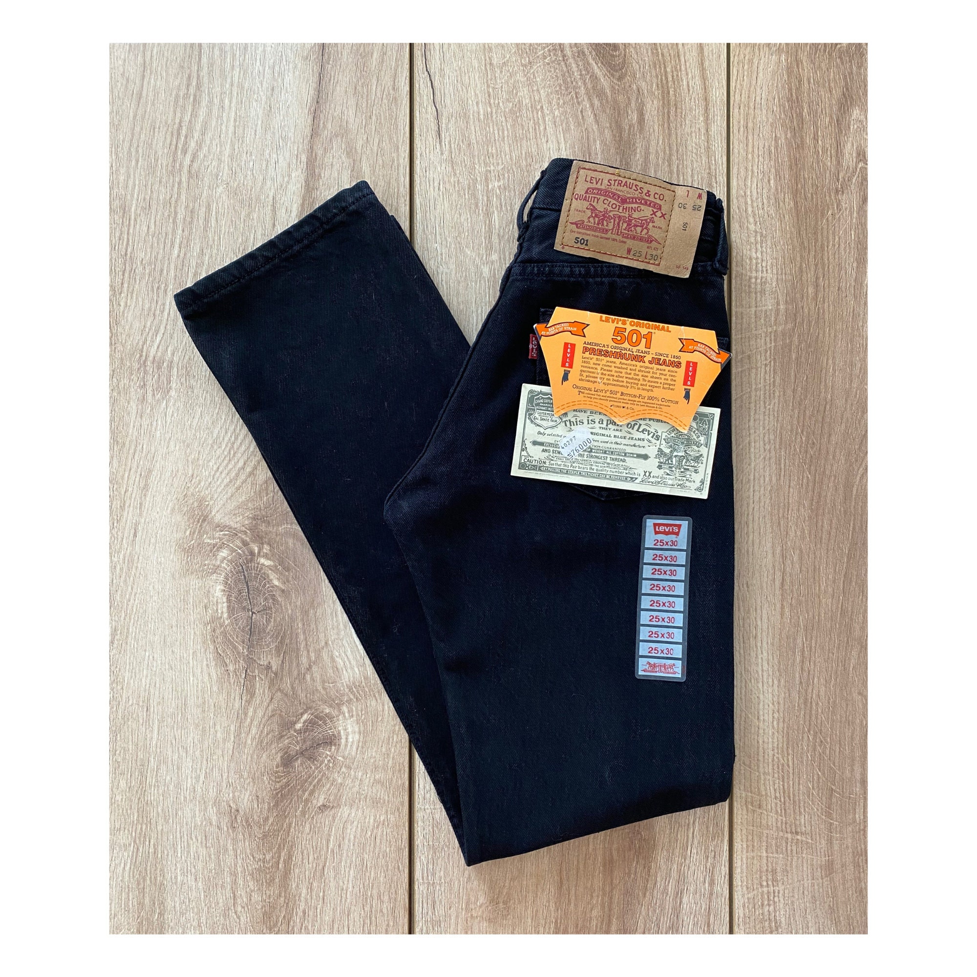 Classic Black Levi's 501 Jeans With a Vintage Touch in W25
