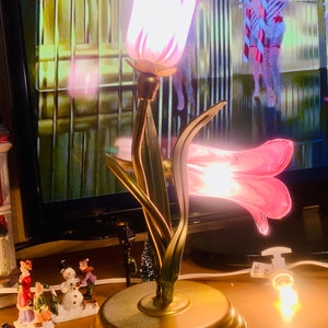 Limited Inventory - Florensa Artisan Table / Desk Lamp with Handmade Colored Glass of Two Lily Flowers Lampshade