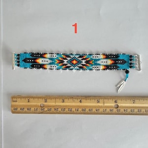 Loom pärlarmbandsset: Rocaillepärlor, bikonkantade