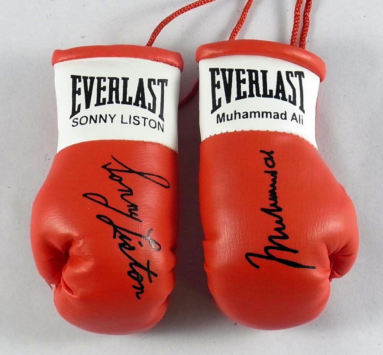 Gant boxe Everlast rouge signé par Mohamed Ali