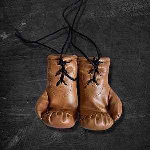 Vintage-Style Mini Boxing Gloves – Tan Leather-Look Replica – Classic Old School for Rear View Mirror, Sports Decor, or Gift for Boxing Fans