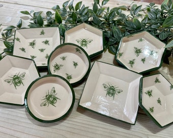 Plato de cerámica hecho a mano con forma de abejorro, organizador de bolsitas de té, porta baratijas, porta anillos, bandeja para joyas y porta llaves.