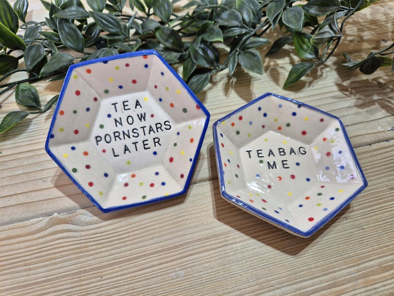 Plato de cerámica con eslogan para bolsitas de té, lunares, organizador de bolsitas de té, soporte para bolsitas de té, hecho a mano, hexagonal, imagen 5