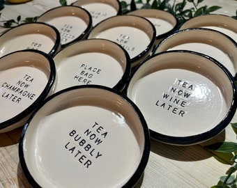 Plato de cerámica con eslogan para bolsitas de té, organizador de bolsitas de té, soporte para bolsitas de té, hecho a mano, 10,5 cm de diámetro.