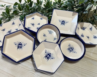 Plato de cerámica hecho a mano con forma de abejorro, organizador de bolsitas de té, porta baratijas, porta anillos, bandeja para joyas y porta llaves.