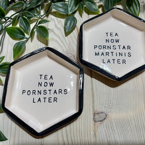 Plato de cerámica con eslogan para bolsitas de té, organizador de bolsitas de té, soporte para bolsitas de té, hecho a mano, hexagonal, imagen 3