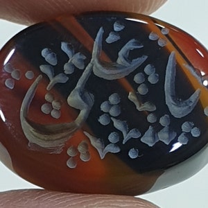 Verbazingwekkend !! Rode Onyx Carving Cabochon Zeldzaam Vintage Arabisch Karakter Ali Gesneden Onyx Steen 18 Karaat, 29x20x6 mm, Mooi Karakter Gesneden