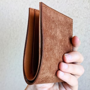 Walnut Pueblo Bifold Billetera de Cuero Italiano