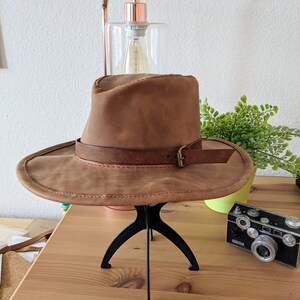 The Explorer&#39;s Hat - Full grain all leather hat with Pueblo leather band