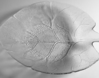 Arcoroc Aspen Leaf Shape Bowl 15 inch, Leaf Bowl, Arcoroc, Leaf Pattern, Aspen Pattern, Unusual Leaf Shape, Centerpiece, Discontinued