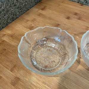 Arcoroc Fleur Small Fruit Dessert Bowl, Arcoroc Bowl,  Rare Arcoroc 5 inch Fleur Bowl, Arcoroc Flower Bowl, glass bowl 4 7/8