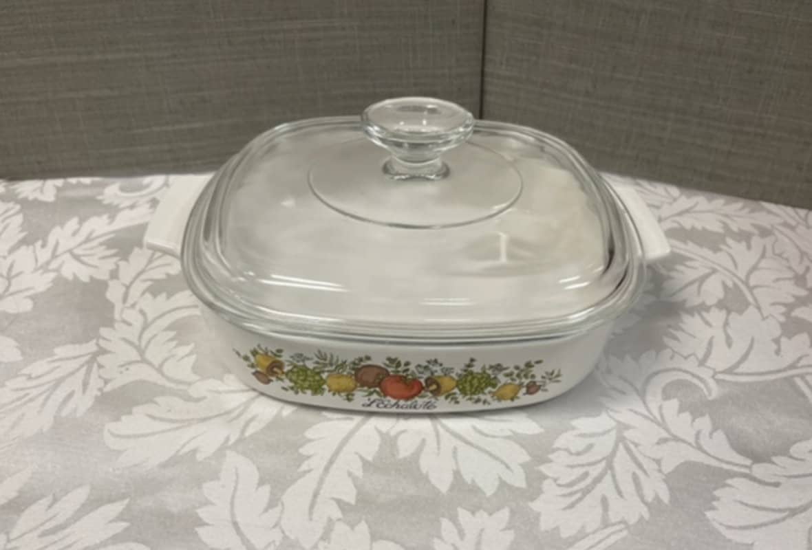 VINTAGE Olive Green CORNING WARE 1 3/4 QT. Casserole Dish