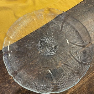 Arcoroc Fleur Glass Dinner Plate, Arcoroc Flower Pattern Glass Plate, Collectible Plate, Large Size Dinner Plate 10 7/8