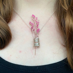 Flower Vase Necklace - Etsy Canada