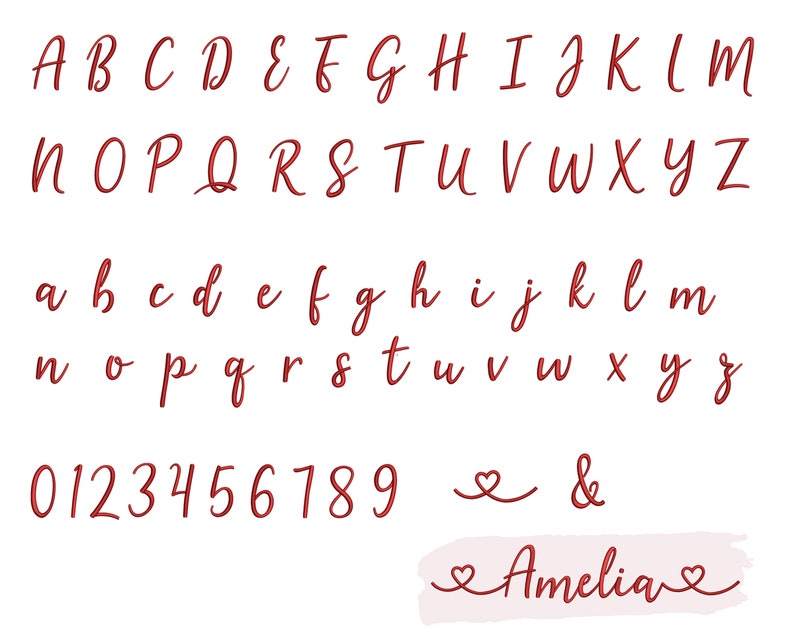 K&ouml;nnte beinhalten: Handgeschriebenes Alphabet in Rot mit Gro&szlig;- und Kleinbuchstaben, Zahlen von 0 bis 9, kaufm&auml;nnischem Und-Zeichen und Herzsymbol. Der Name Amelia ist in Kursivschrift mit Herzen auf beiden Seiten geschrieben.