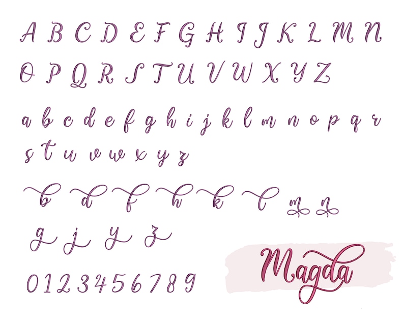 K&ouml;nnte beinhalten: Ein violettes kursives Alphabet mit Gro&szlig;- und Kleinbuchstaben, Zahlen und dem Wort "Magda" in einer gr&ouml;&szlig;eren Schriftart.