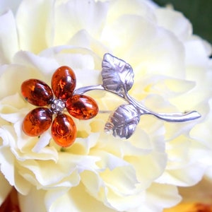 Baltic Amber Daisy Flower Brooch | Silver 925 | Vintage Brooch | Flowers | Yellow Brown Amber | Gift for her | Scarf Flower Brooch | Pin