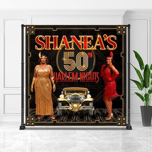 Puede incluir: Telón de fondo para una fiesta de cumpleaños con temática de Harlem Nights. El diseño presenta a dos mujeres con vestidos dorados y rojos, un coche antiguo y el texto "SHANEA'S 50TH HARLEM NIGHTS" en oro y rojo.