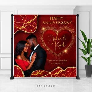 Może przedstawiać: Czerwono-złote tło na rocznicę z dużym sercem, na którym widnieją imiona Julie & Karl. Tekst brzmi "Happy Anniversary, 8 years, one love, forever to go, 02/14/2017".