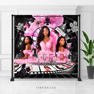 Peut inclure: Une toile de fond noire et rose avec un motif de pellicule. La toile de fond présente trois femmes en robes roses, une caméra de cinéma et le texte "Life is like a Movie".