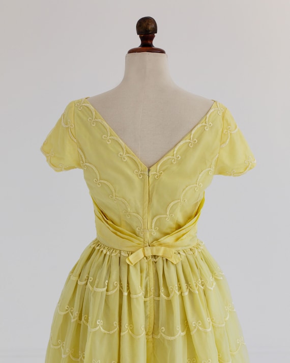 Vintage Dress - 1950s lemon yellow dress - Waist … - image 3