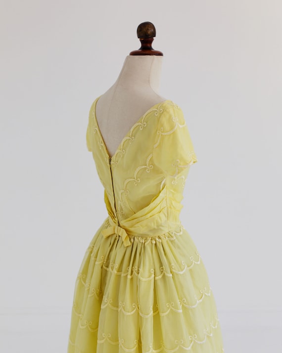 Vintage Dress - 1950s lemon yellow dress - Waist … - image 5