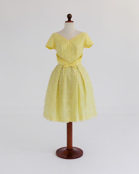 Vintage Dress - 1950s lemon yellow dress - Waist … - image 4