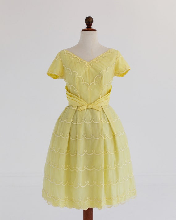 Vintage Dress - 1950s lemon yellow dress - Waist … - image 2
