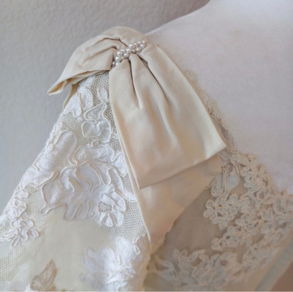 Vintage Wedding dress - 1960s floral lace Priscil… - image 3