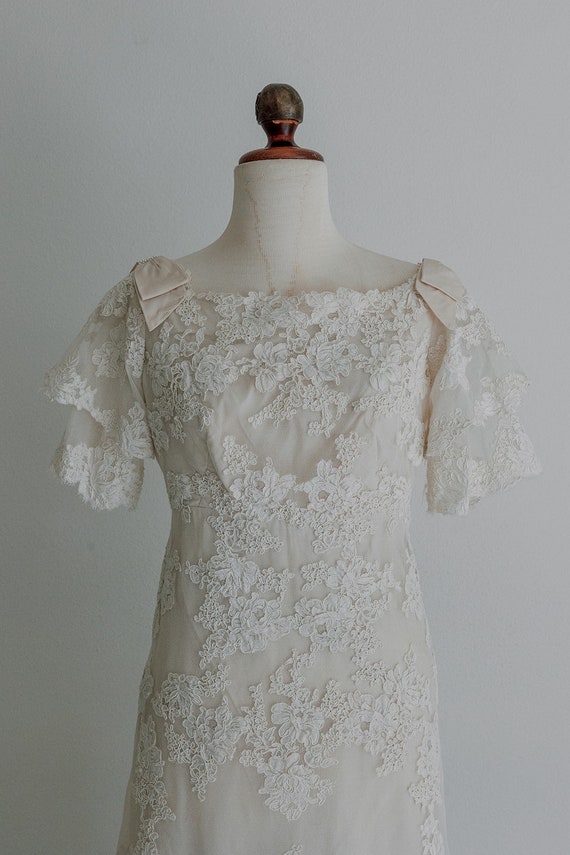 Vintage Wedding dress - 1960s floral lace Priscill