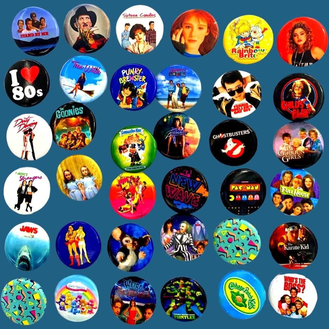 36 Stuks 80s Party Buttons – Retro Pins Voor Kleding, Rugzak Of Hoed – 12 Retro Ontwerpen Voor Een Vette Jaren 80 Look