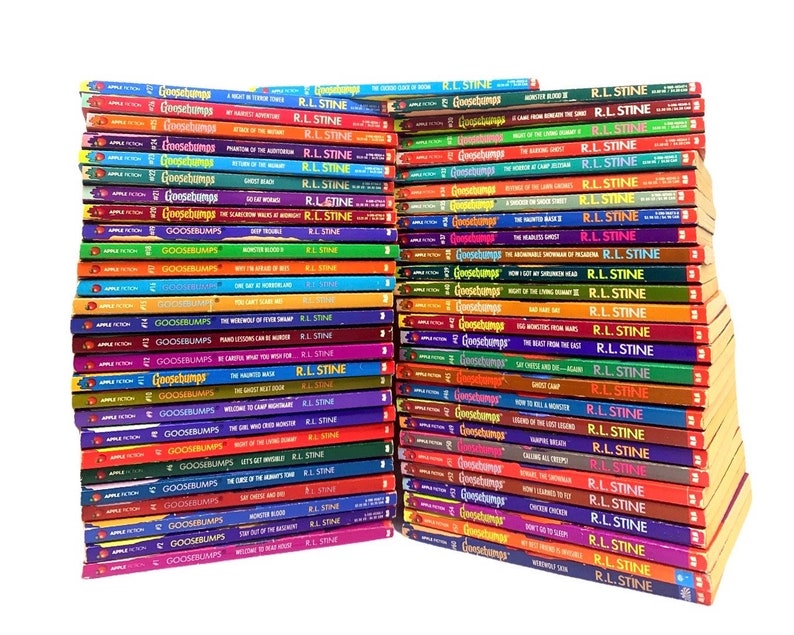 Pode incluir: Uma pilha de livros Goosebumps de R.L. Stine. Os livros est&atilde;o dispostos em duas pilhas, com as lombadas voltadas para fora. Os livros s&atilde;o de cores diferentes e os t&iacute;tulos s&atilde;o vis&iacute;veis nas lombadas. Os livros est&atilde;o todos em bom estado.