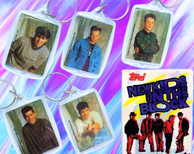 5 Keychain Pack of New Kids on The Block - with 1989 Trading Card Pack