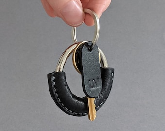 Personalised Leather Ring keychain in Black