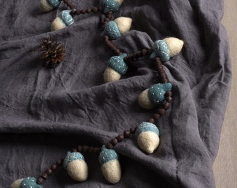 FELT ACORN GARLAND