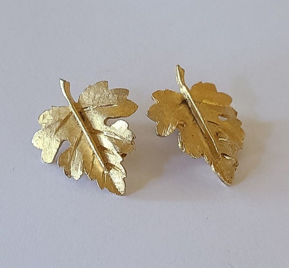 Vintage BSK Clipon Earrings Textured Leaf Design … - image 4