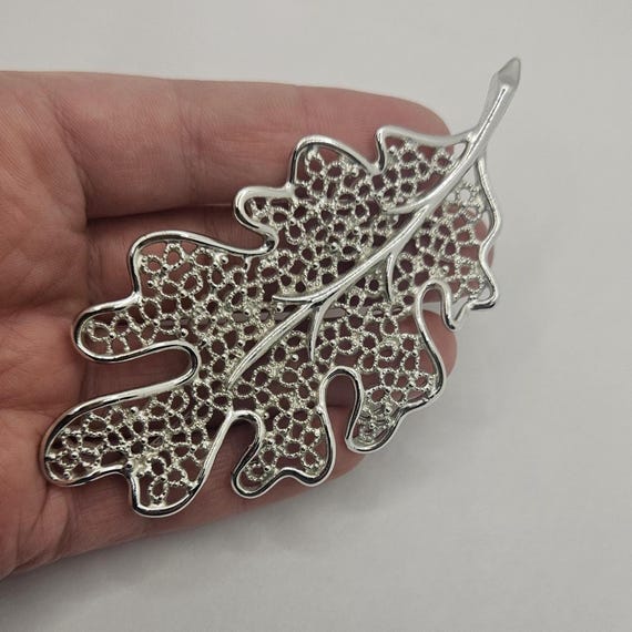 Vintage Sarah Coventry Brooch: Textured Silverton… - image 4