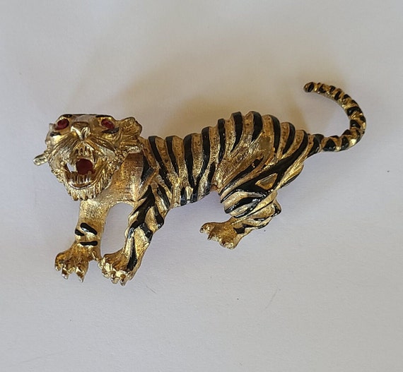 Vintage Brooch Articulated Tiger Goldtone and Bla… - image 2