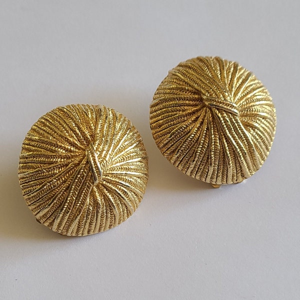 Exquisite Paolo Gucci Vintage  Clip-on Earrings Gold-tone Textured Dome-Shaped