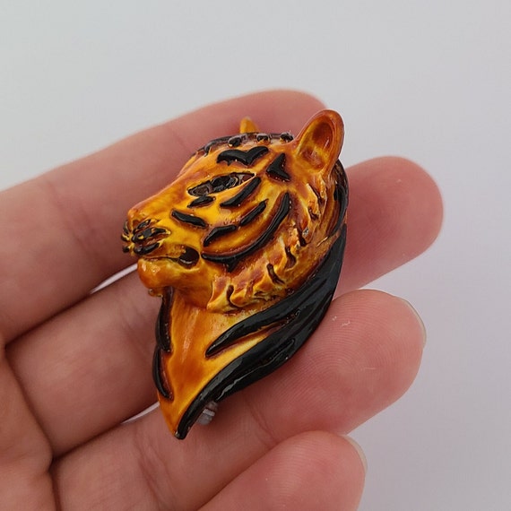 Broche Vintage Tigre En Relief Or Et émail Noir - Bijou Rétro Numéro 381 - Occasion Impeccable