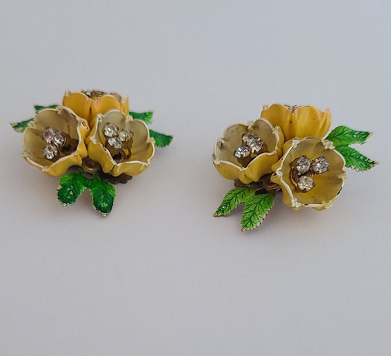 Vintage Clip-on Earrings 3-D Floral Design Colorf… - image 3