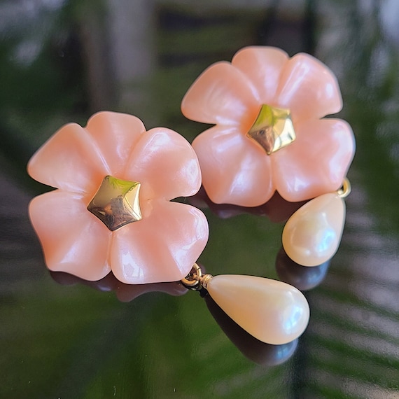 Vintage Trifari Flower Drop Earrings Lucite Flowe… - image 1