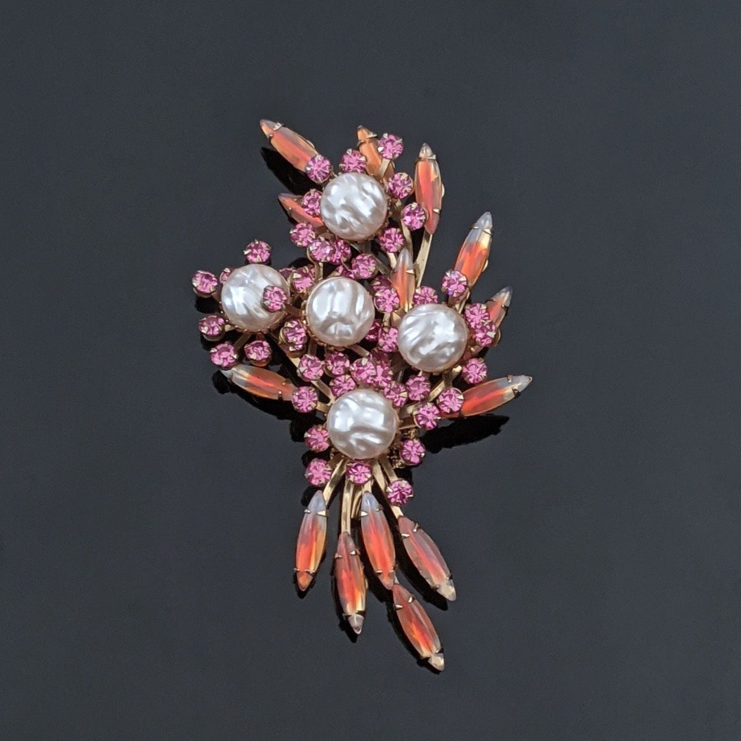 Broche Fantaisie Vintage Plaqué Or Et Fausse Perle, élégante Et Intemporelle