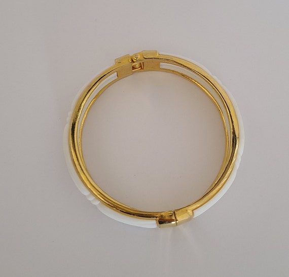 Vintage Bracelet Bangle Carved White Thermoset Pl… - image 5